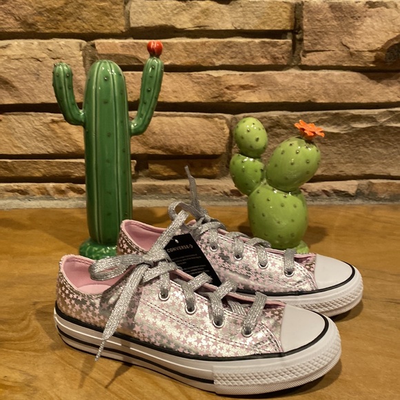 MOVING SALE: NWOB Converse CTAS OX Sneakers 👟! - Picture 3 of 7